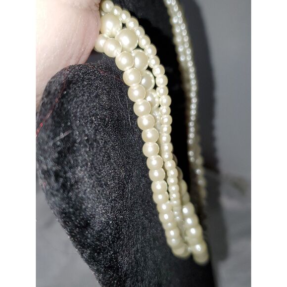 A Three Strand Faux Pearl Beaded Necklace Classic MCM Choker Elegant Graceful - Picture 9 of 9